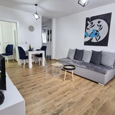 Astra Apartment